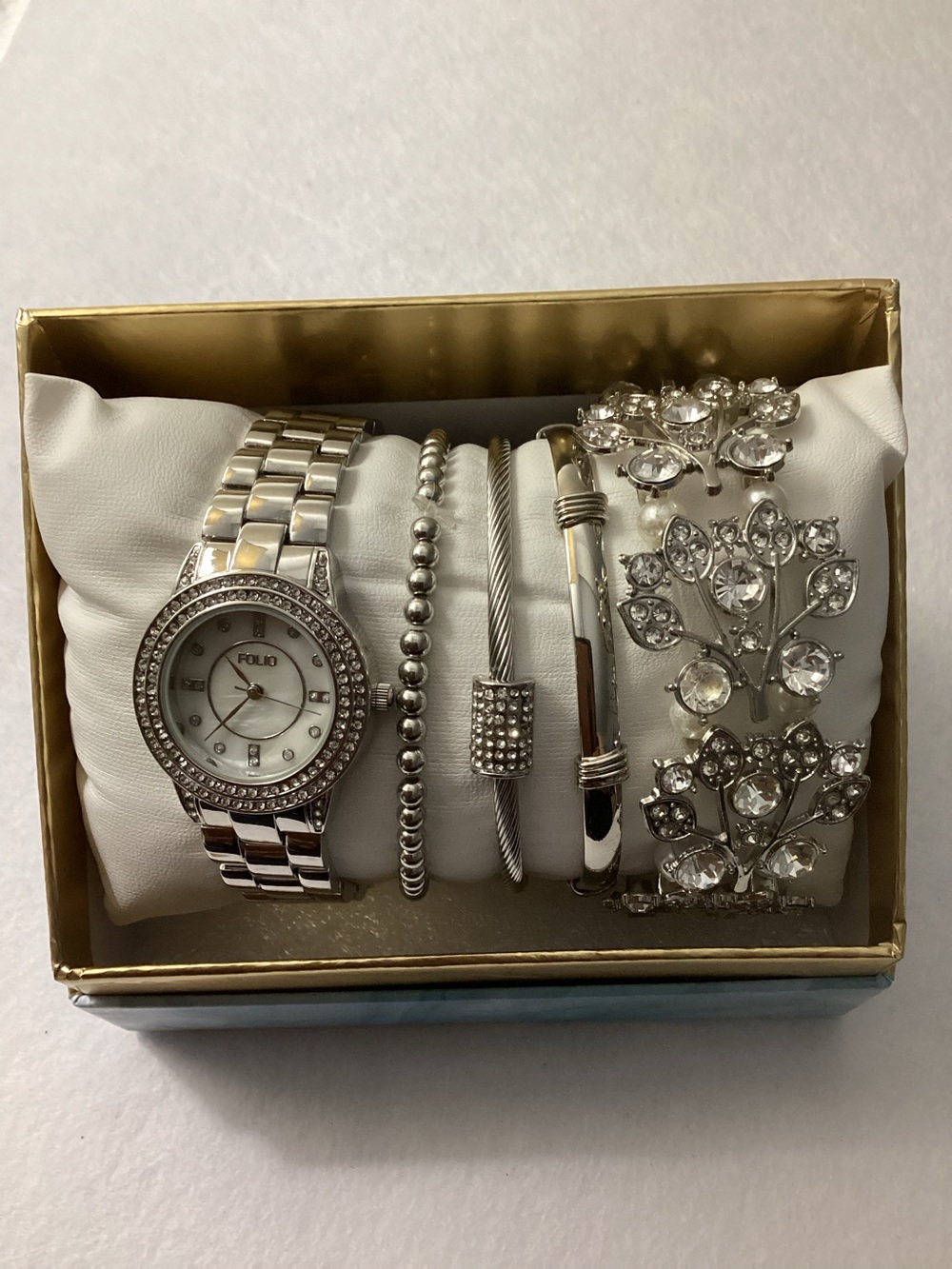 Folio Quartz Three Hand Silver-Tone Alloy Watch 30mm, Gift Set - Picture 3 of 9